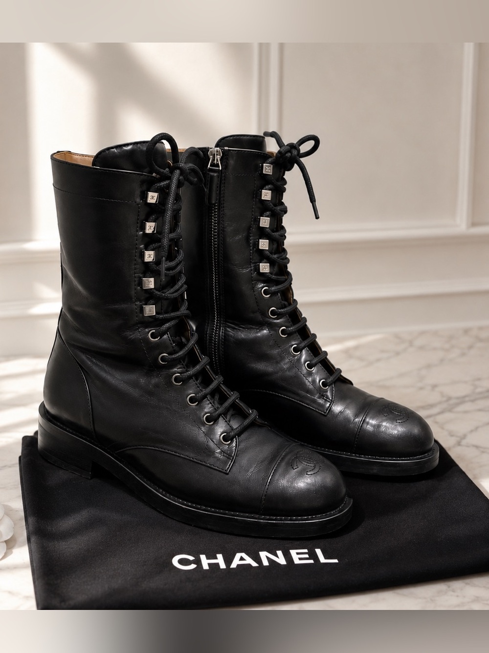❤️Authentic CHANEL 2020 Fall/Winter CC Logo Combat Boots